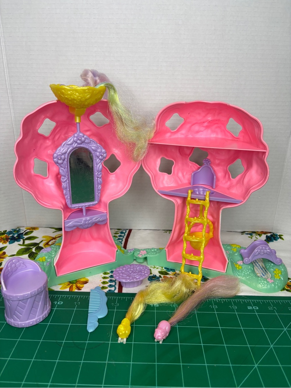 Mattel 1986 Lovely Lady Locks Pixietails Treehouse Playset & Accessories